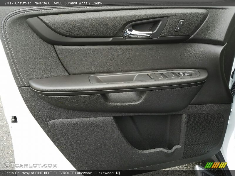 Summit White / Ebony 2017 Chevrolet Traverse LT AWD