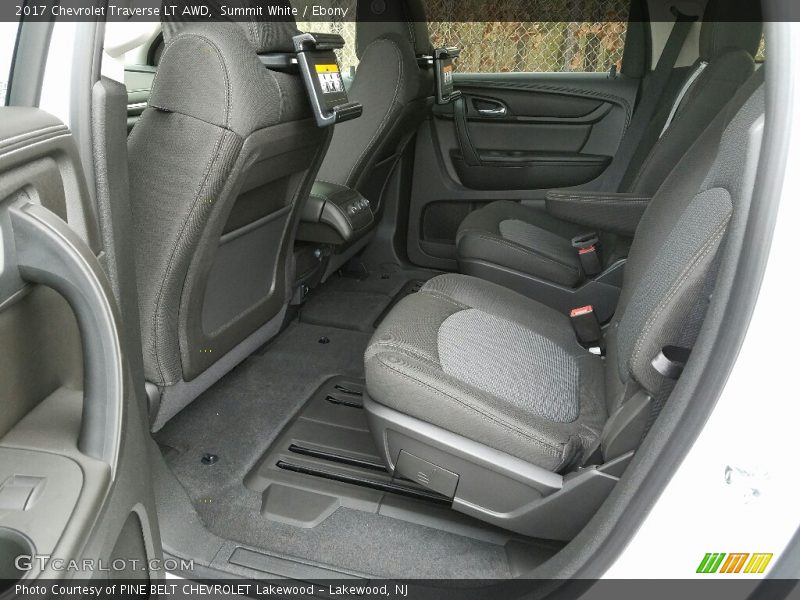 Summit White / Ebony 2017 Chevrolet Traverse LT AWD