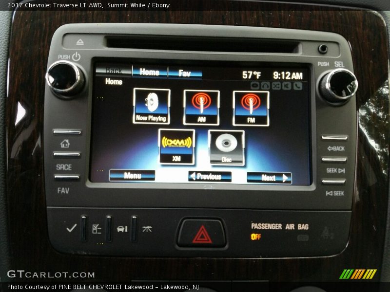 Summit White / Ebony 2017 Chevrolet Traverse LT AWD