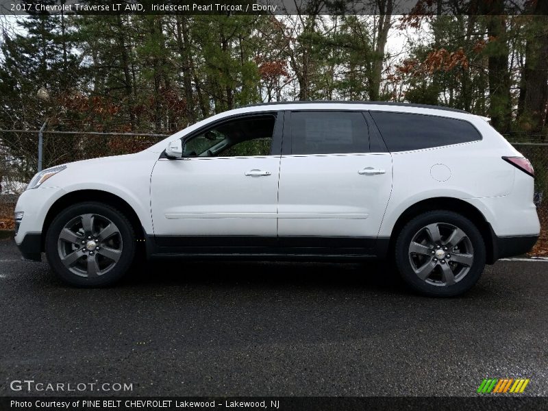 Iridescent Pearl Tricoat / Ebony 2017 Chevrolet Traverse LT AWD