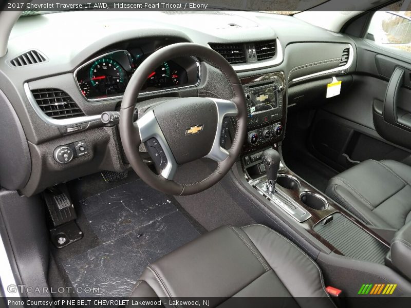 Iridescent Pearl Tricoat / Ebony 2017 Chevrolet Traverse LT AWD
