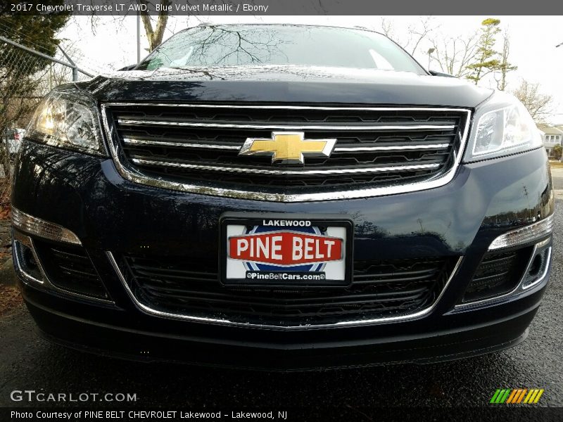 Blue Velvet Metallic / Ebony 2017 Chevrolet Traverse LT AWD