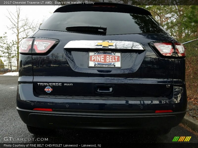 Blue Velvet Metallic / Ebony 2017 Chevrolet Traverse LT AWD