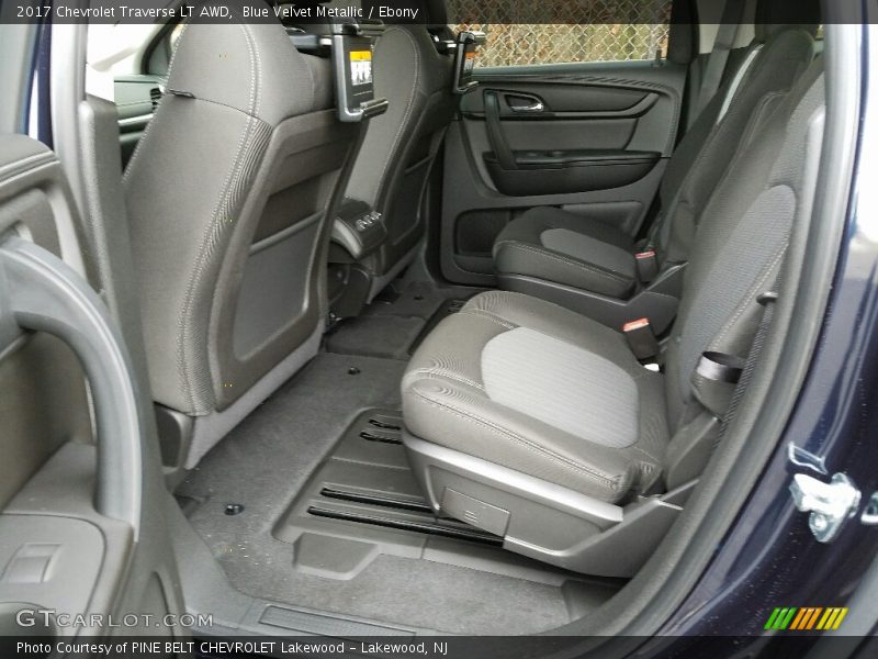 Blue Velvet Metallic / Ebony 2017 Chevrolet Traverse LT AWD