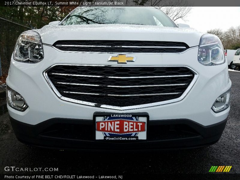 Summit White / Light Titanium/Jet Black 2017 Chevrolet Equinox LT