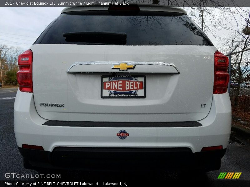 Summit White / Light Titanium/Jet Black 2017 Chevrolet Equinox LT