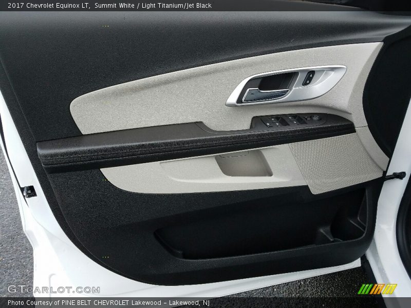 Summit White / Light Titanium/Jet Black 2017 Chevrolet Equinox LT