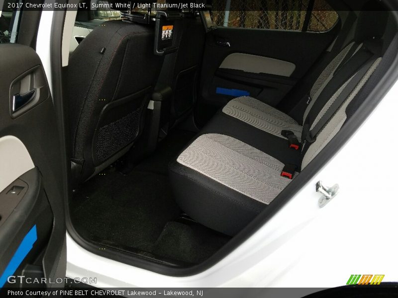 Summit White / Light Titanium/Jet Black 2017 Chevrolet Equinox LT
