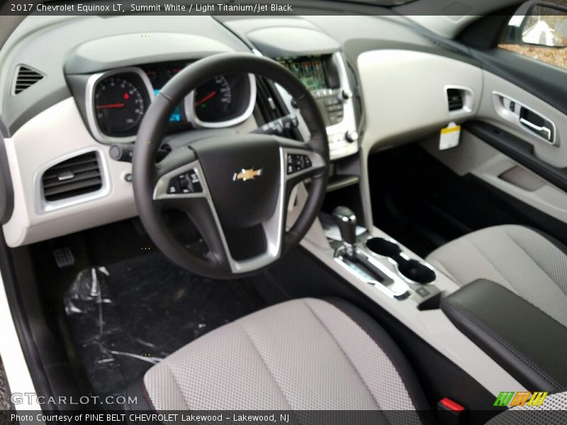 Summit White / Light Titanium/Jet Black 2017 Chevrolet Equinox LT