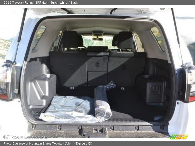 Super White / Black 2016 Toyota 4Runner SR5 4x4