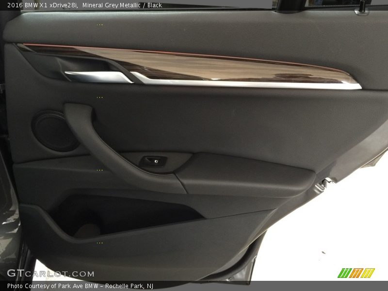Mineral Grey Metallic / Black 2016 BMW X1 xDrive28i
