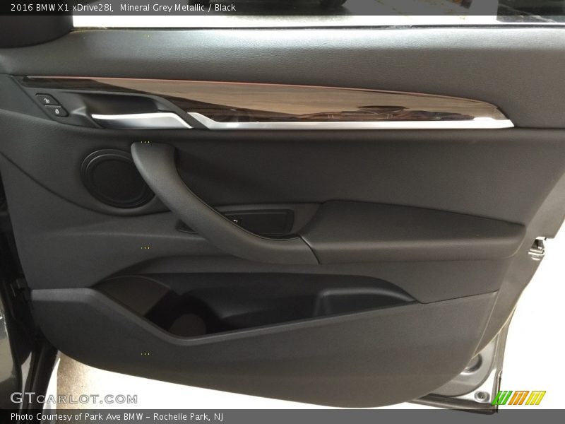 Mineral Grey Metallic / Black 2016 BMW X1 xDrive28i