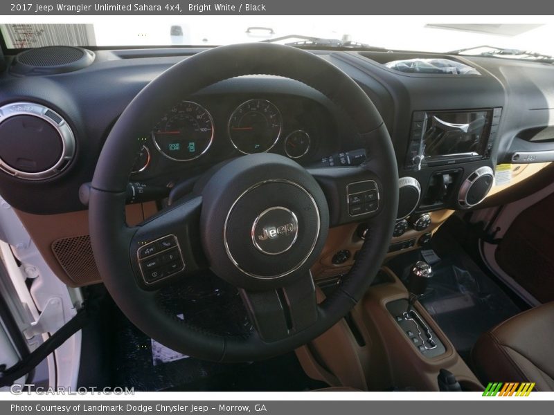 Bright White / Black 2017 Jeep Wrangler Unlimited Sahara 4x4