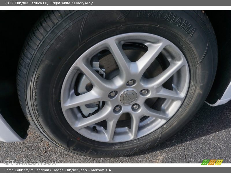 Bright White / Black/Alloy 2017 Chrysler Pacifica LX