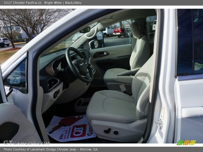 Bright White / Black/Alloy 2017 Chrysler Pacifica LX