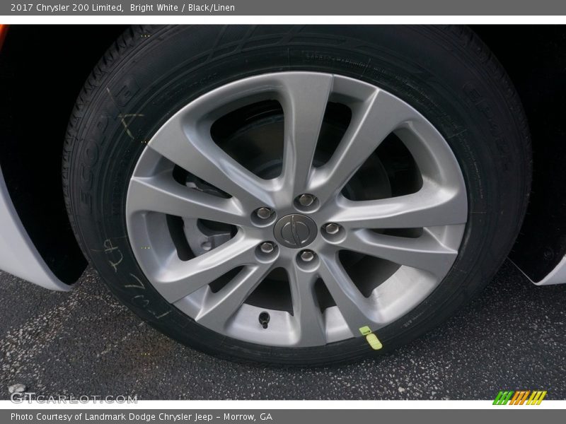 Bright White / Black/Linen 2017 Chrysler 200 Limited