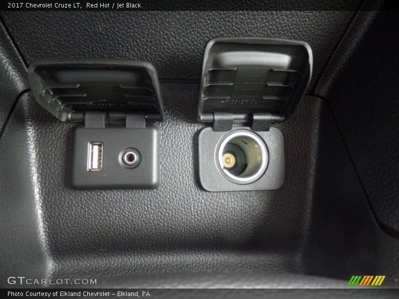Red Hot / Jet Black 2017 Chevrolet Cruze LT