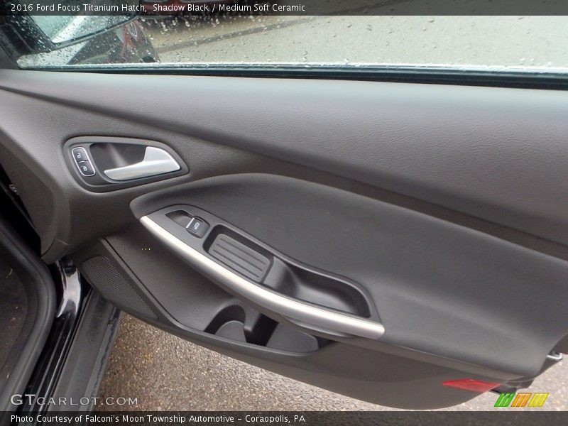 Shadow Black / Medium Soft Ceramic 2016 Ford Focus Titanium Hatch