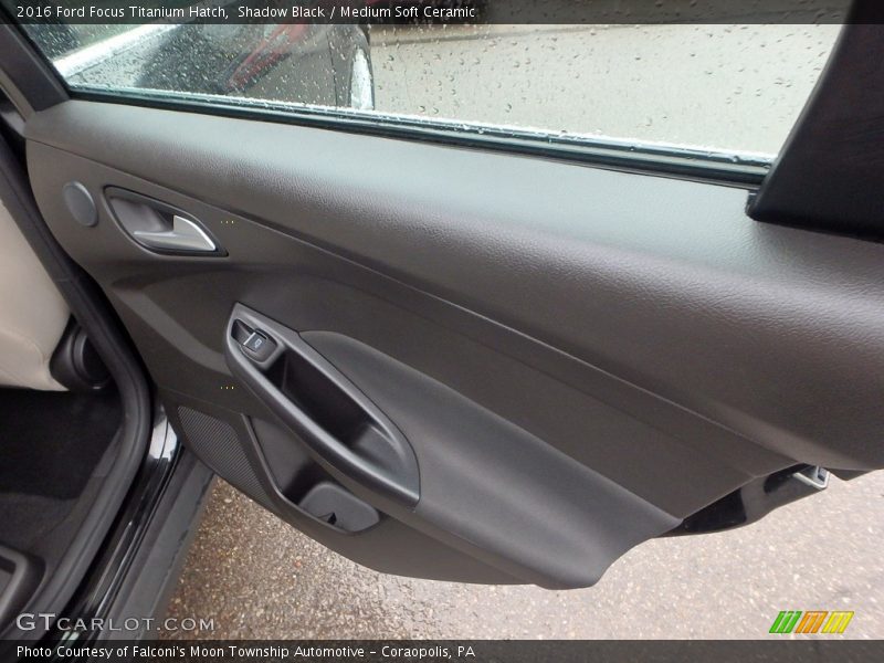 Shadow Black / Medium Soft Ceramic 2016 Ford Focus Titanium Hatch