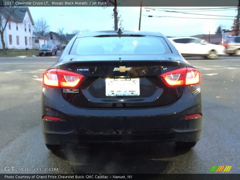 Mosaic Black Metallic / Jet Black 2017 Chevrolet Cruze LT