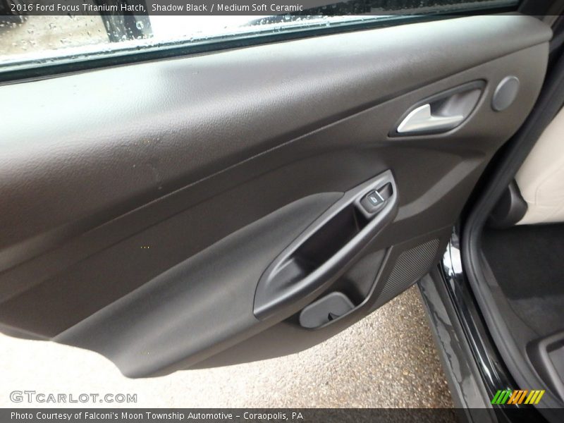 Shadow Black / Medium Soft Ceramic 2016 Ford Focus Titanium Hatch
