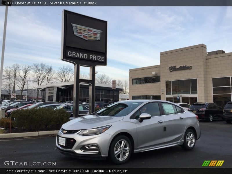 Silver Ice Metallic / Jet Black 2017 Chevrolet Cruze LT