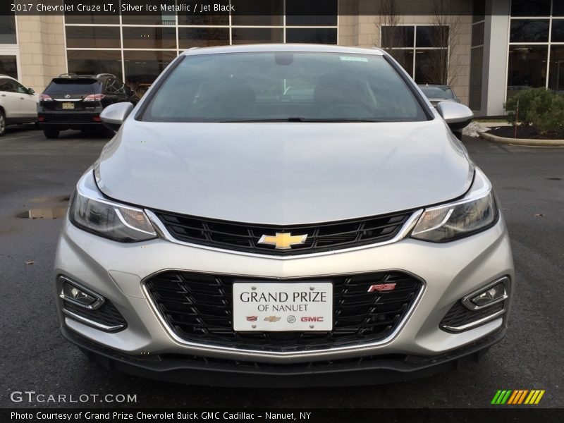 Silver Ice Metallic / Jet Black 2017 Chevrolet Cruze LT