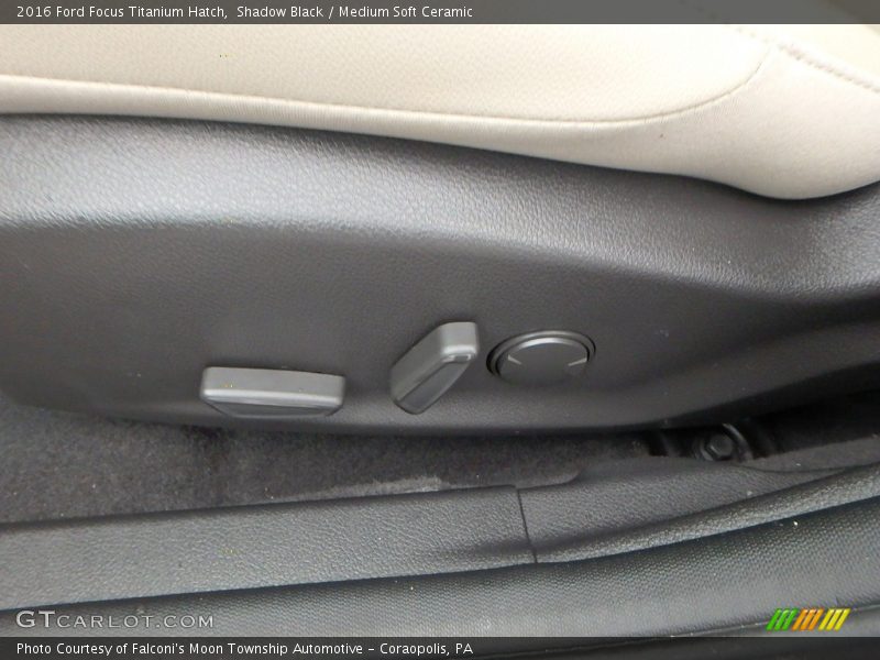 Shadow Black / Medium Soft Ceramic 2016 Ford Focus Titanium Hatch