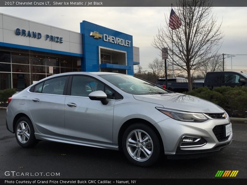 Silver Ice Metallic / Jet Black 2017 Chevrolet Cruze LT