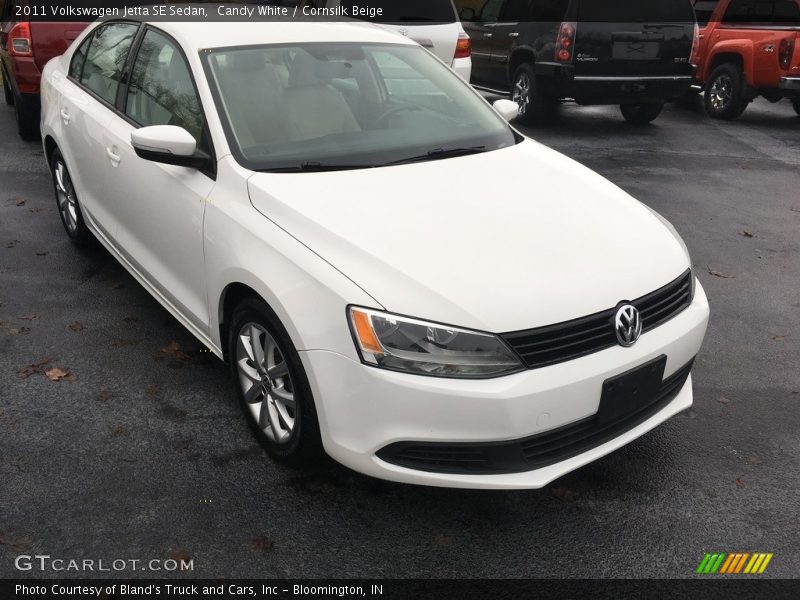 Candy White / Cornsilk Beige 2011 Volkswagen Jetta SE Sedan