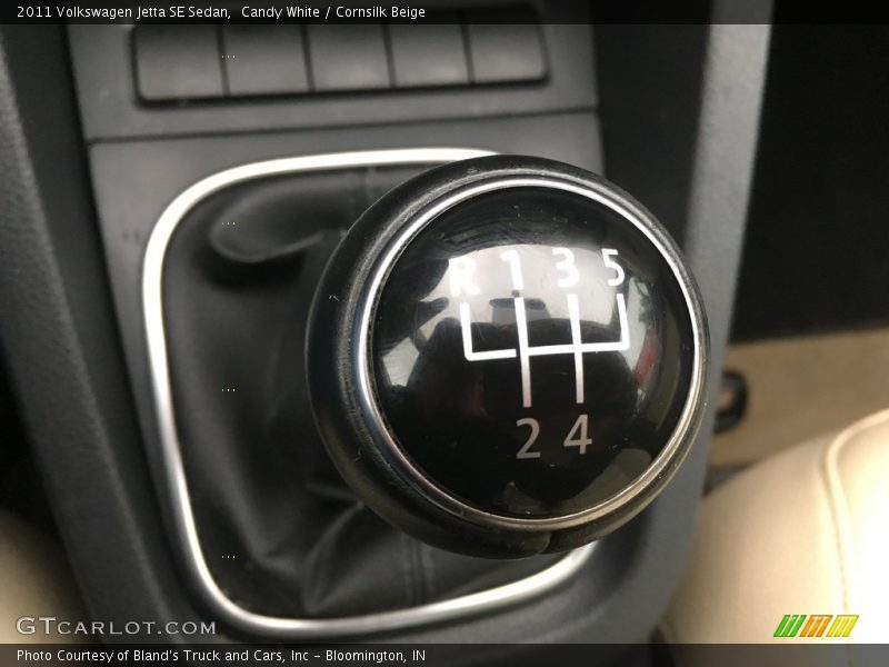 Candy White / Cornsilk Beige 2011 Volkswagen Jetta SE Sedan