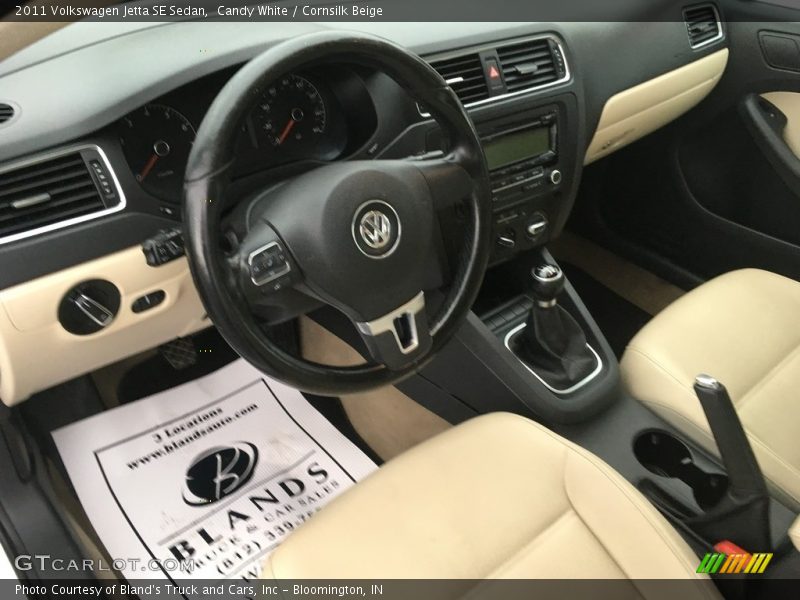 Candy White / Cornsilk Beige 2011 Volkswagen Jetta SE Sedan