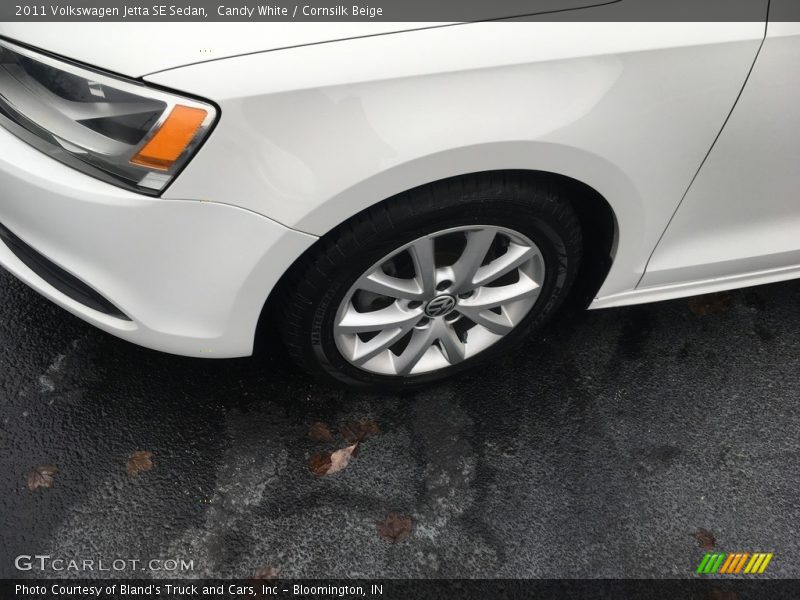 Candy White / Cornsilk Beige 2011 Volkswagen Jetta SE Sedan