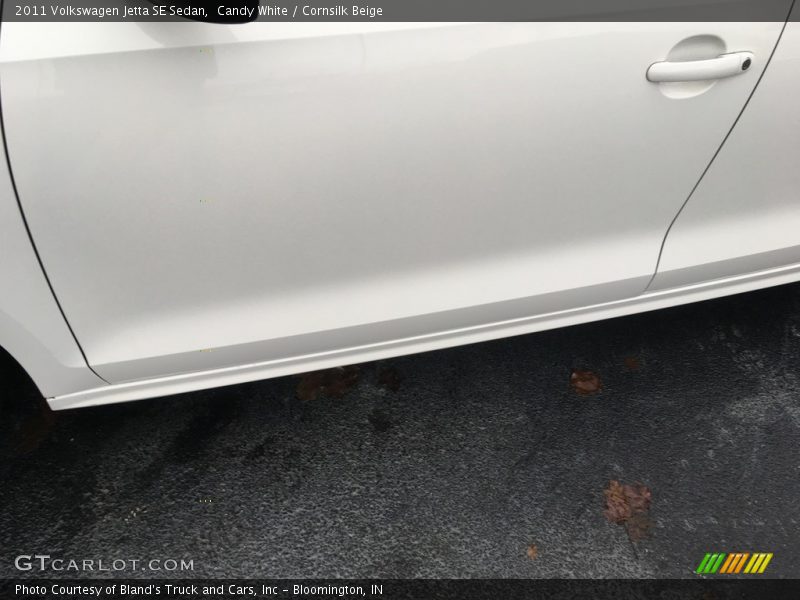 Candy White / Cornsilk Beige 2011 Volkswagen Jetta SE Sedan