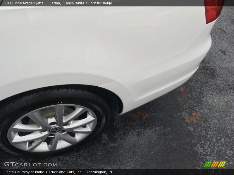 Candy White / Cornsilk Beige 2011 Volkswagen Jetta SE Sedan