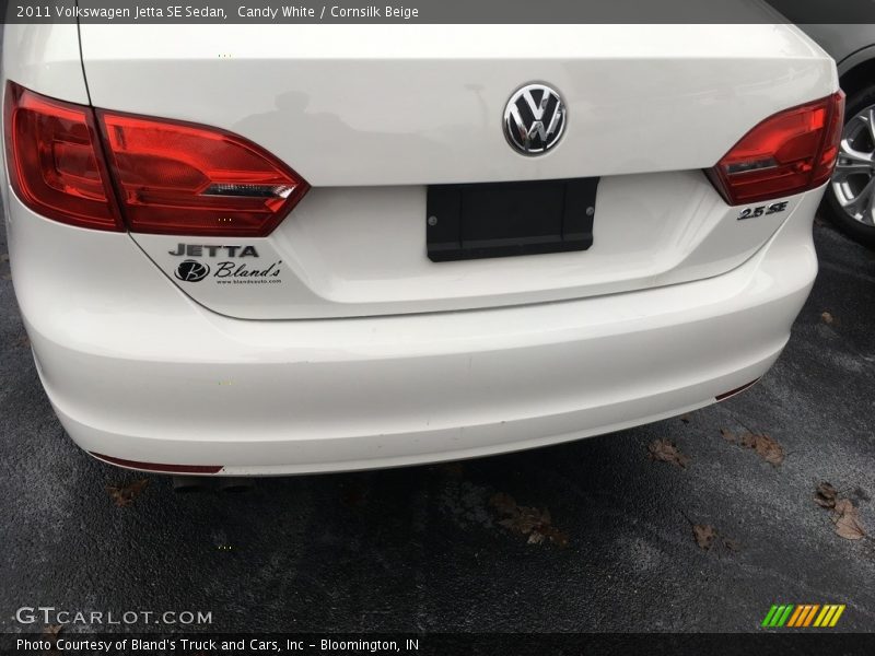Candy White / Cornsilk Beige 2011 Volkswagen Jetta SE Sedan