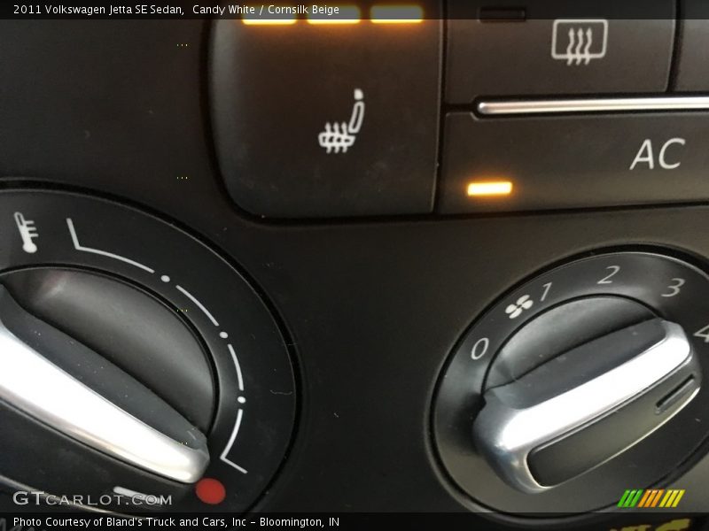 Candy White / Cornsilk Beige 2011 Volkswagen Jetta SE Sedan