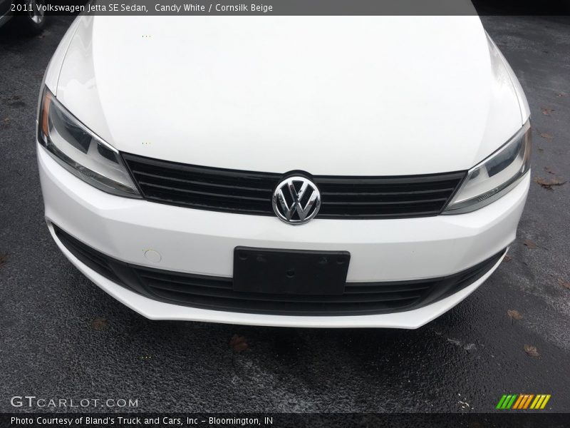 Candy White / Cornsilk Beige 2011 Volkswagen Jetta SE Sedan