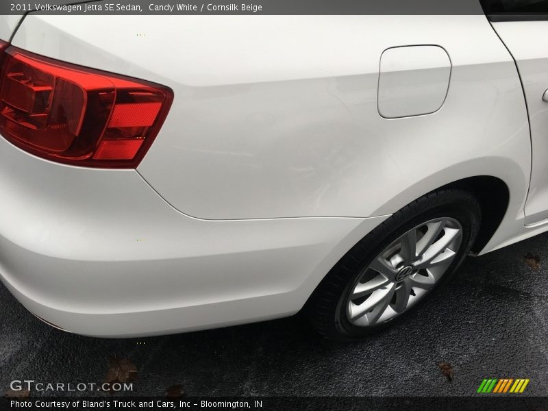 Candy White / Cornsilk Beige 2011 Volkswagen Jetta SE Sedan