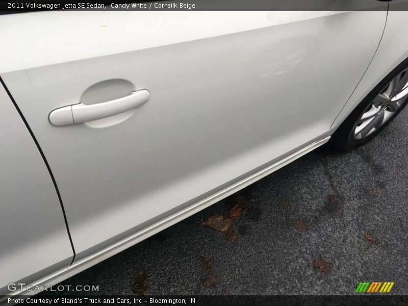 Candy White / Cornsilk Beige 2011 Volkswagen Jetta SE Sedan