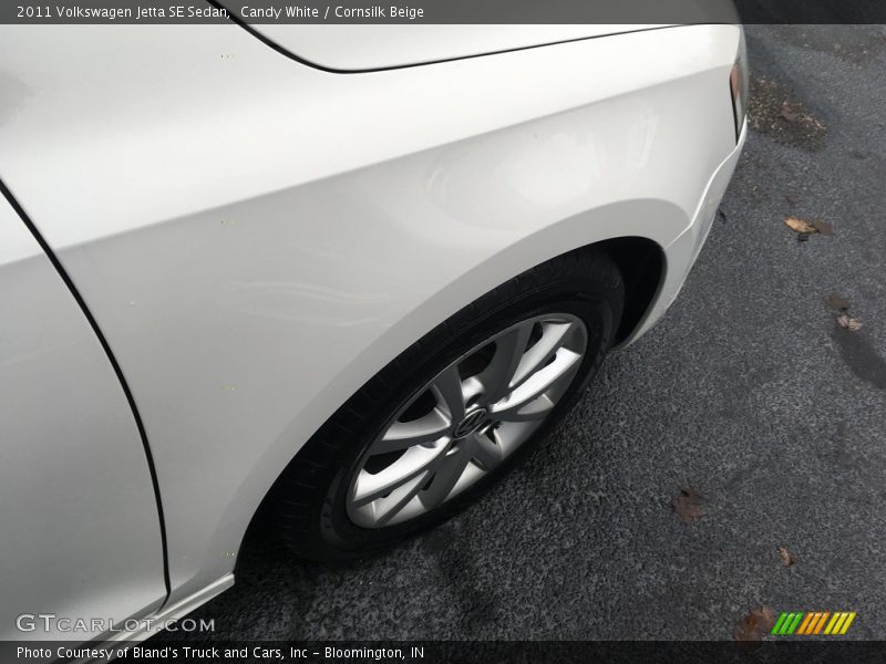 Candy White / Cornsilk Beige 2011 Volkswagen Jetta SE Sedan