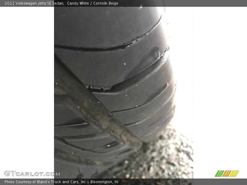 Candy White / Cornsilk Beige 2011 Volkswagen Jetta SE Sedan