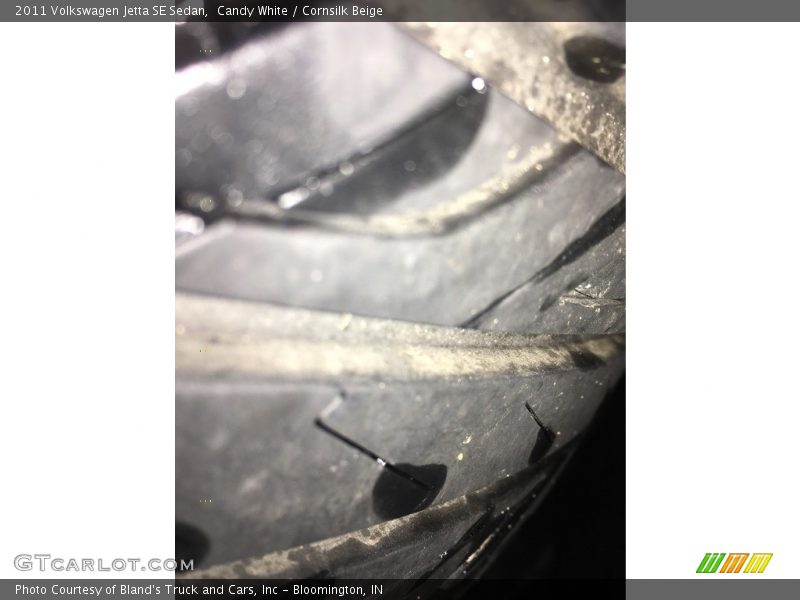 Candy White / Cornsilk Beige 2011 Volkswagen Jetta SE Sedan