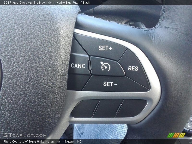 Controls of 2017 Cherokee Trailhawk 4x4