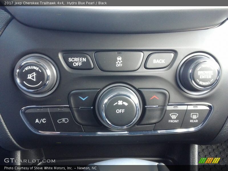 Controls of 2017 Cherokee Trailhawk 4x4