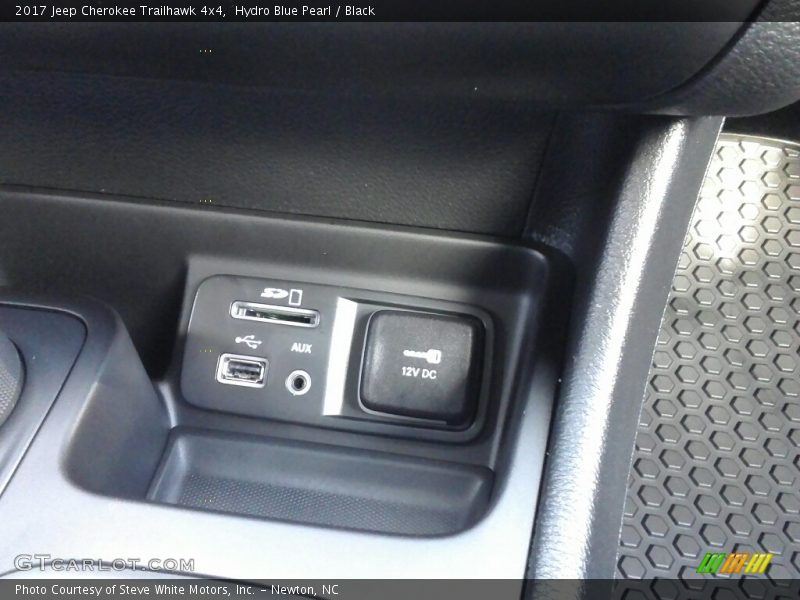 Hydro Blue Pearl / Black 2017 Jeep Cherokee Trailhawk 4x4