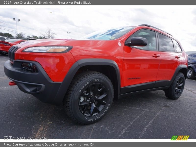 Front 3/4 View of 2017 Cherokee Trailhawk 4x4