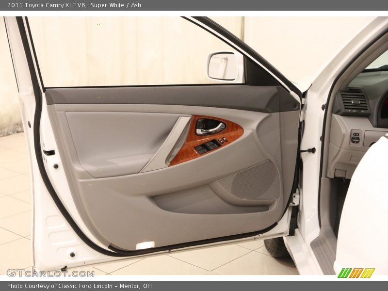 Super White / Ash 2011 Toyota Camry XLE V6