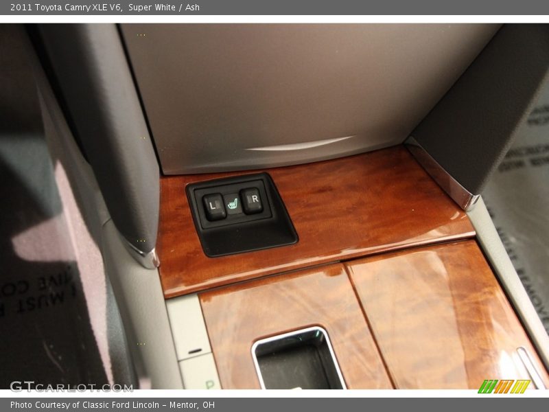 Super White / Ash 2011 Toyota Camry XLE V6