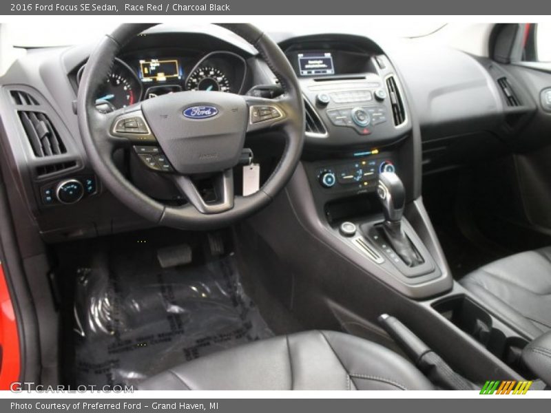 Race Red / Charcoal Black 2016 Ford Focus SE Sedan